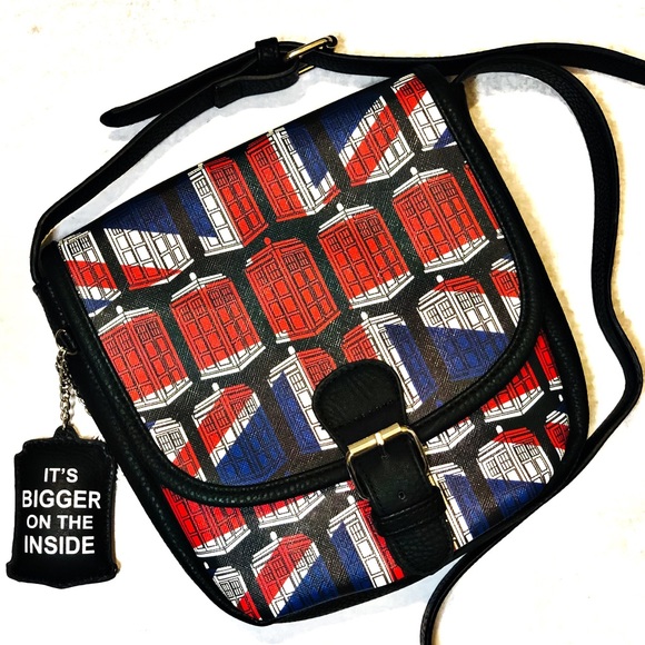 Handbags - SOLD♏️Doctor Who Union Jack Tardis Print Crossbody w/ Detachable Charms 8”x8”